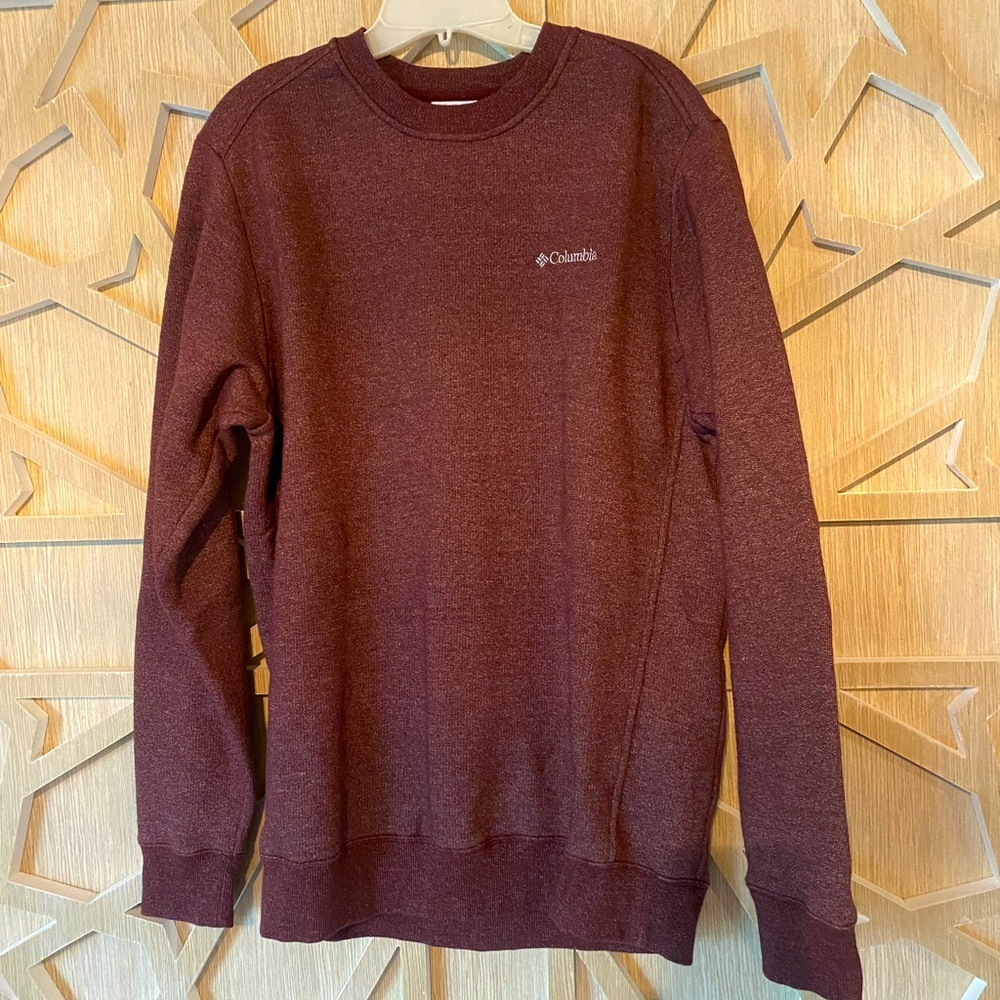 Columbia crew neck sweatshirt. Size Medium. Excellent shape.